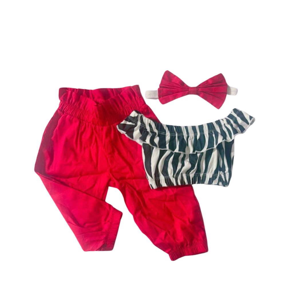 CONJUNTO EN PANTALON-BLUSA Y BALACA PARA BEBE